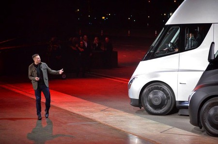 Elon Musk en la presentación de los nuevos camiones Tesla Semi, el 16 de noviembre en California. / Foto: Veronique Dupont, Afp Elon Musk en la presentación de los nuevos camiones Tesla Semi, el 16 de noviembre en California. / Foto: Veronique Dupont, Afp