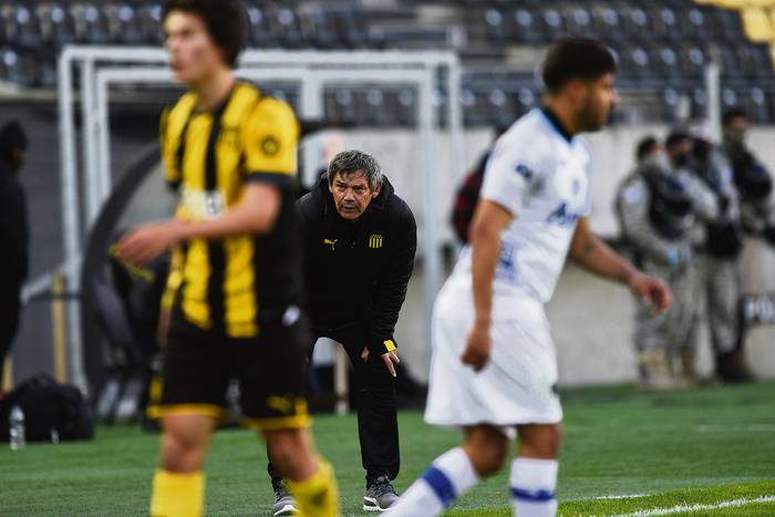 Mario Saralegui, el sábado, durante el partido Peñarol - Liverpool, en el estadio Campéon del Siglo.  · Foto: Fernando Morán