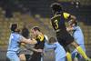 Álvaro Brun, capitán de Torque, Kristian Vadocz, de Peñarol, Diego Arismendi, de Torque, Enzo Martinez, de Peñarol y Andrew Teuten, de Torque, el sábado, en el estadio Campeón del Siglo. · Foto: Sandro Pereyra Álvaro Brun, capitán de Torque, Kristian Vadocz, de Peñarol, Diego Arismendi, de Torque, Enzo Martinez, de Peñarol y Andrew Teuten, de Torque, el sábado, en el estadio Campeón del Siglo. · Foto: Sandro Pereyra