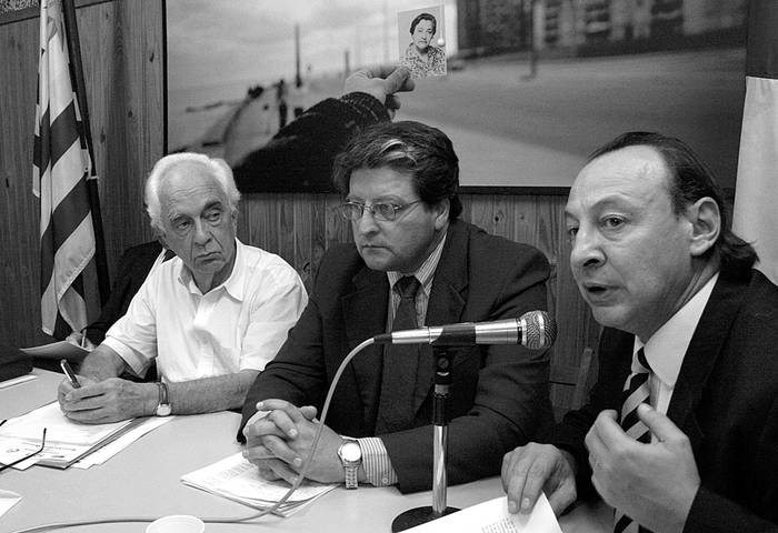 Jorge Brovetto, Felipe Michelini y Óscar López Goldaracena, ayer, durante la Mesa Política del Frente Amplio.  · Foto: Pablo Nogueira