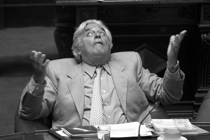 Luis Alberto Lacalle, ayer, durante la sesión de la Comisión Permanente del Parlamento. · Foto: Santiago Mazzarovich