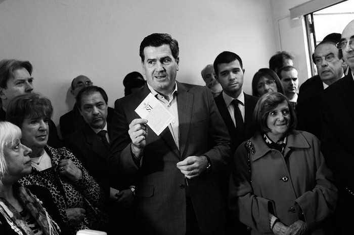Pedro Bordaberry, candidato presidencial del Partido Colorado, ayer en la inauguración de la sede de la Comisión para vivir en Paz, en el barrio Villa Biarritz de Montevideo. / Foto: Sandro Pereyra