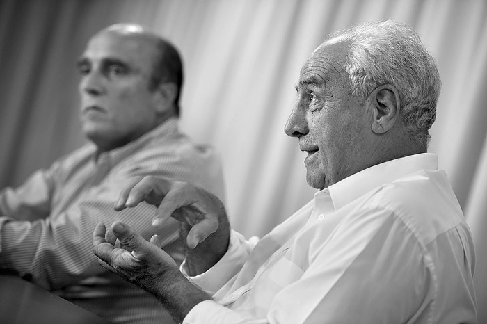 Daniel Martínez y Víctor Rossi, ayer, en el Ministerio de Transporte y Obras Públicas. Foto: Nicolás Celaya