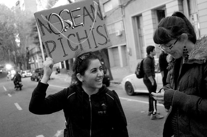 Movilización contra las tercerizaciones, ayer, frente a la sede del PIT-CNT. Foto: Pablo Vignali