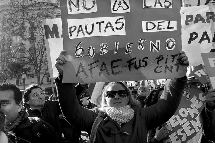 Movilización de la Federación Uruguaya de la Salud, ayer, en el Ministerio de Economía y Finanzas. Foto: Sandro Pereyra
