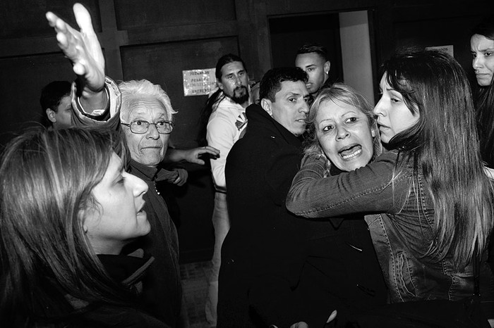 Puerta del juzgado de Juan Carlos Gómez, el viernes, antes de la salida de los procesados
por el caso del Ceprili. Foto: Juan Manuel Ramos