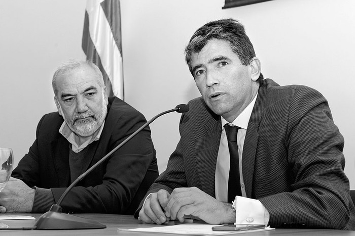 Wilson Netto y Raúl Sendic, durante la presentación de la estrategia Cultura del Trabajo para el desarrollo, ayer, en la Torre Ejecutiva. Foto: Walter Paciello, Presidencia