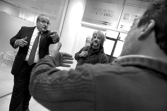 Representantes de trabajadores y de empresarios antes del Consejo Superior de Salarios en el Ministerio de Trabajo y Seguridad Social.Foto: Santiago Mazzarovich (archivo, junio de 2015)