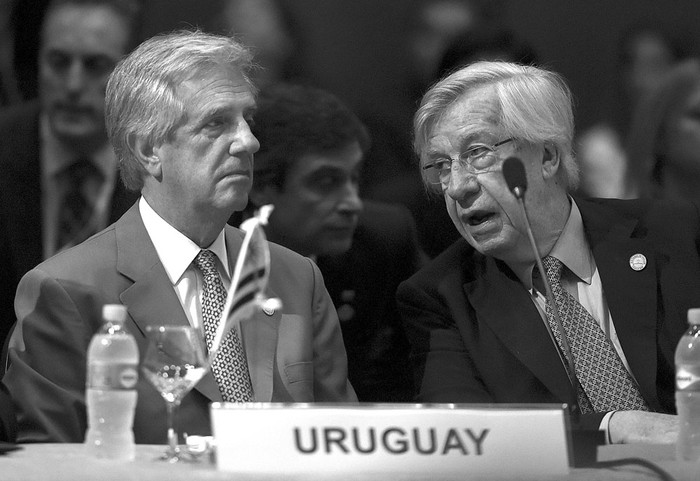 Tabaré Vázquez y Danilo Astori en la Cumbre del Mercosur, ayer en Asunción, Paraguay. Foto: Norberto Duarte, Afp