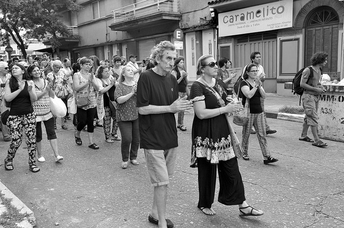 Jorge Zabalza y Verónika Engler participan en el escrache a José Gavazzo, ayer en Pocitos. Foto: Federico Gutiérrez