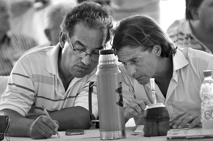 José Carlos Cardoso y Luis Lacalle Pou en La Paloma. Foto: Javier Calvelo (archivo, enero de 2014)
