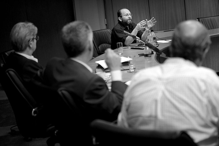 Gustavo Gómez en la Comisión de Constitución de la Cámara de Diputados, ayer
en el edificio anexo del Palacio Legislativo.Foto: Santiago Mazzarovich