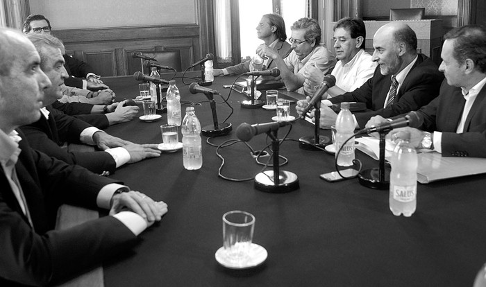 Reunión de la oposición, ayer, en el Palacio Legislativo. Foto: Pablo Vignali