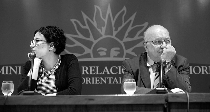 Emilene Martínez y José Clastornik durante la presentación de las metas del 2º Plan de Acción de Gobierno Abierto, ayer, en el Ministerio de Relaciones Exteriores. Foto: Santiago Mazzarovich