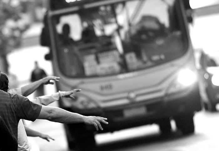 Parada de ómnibus en el Centro. Foto: Pablo Vignali (archivo, febrero 2016)