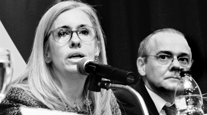Marta Jara ,presidenta de ANCAP, y Juan Carlos Herrera, vicepresidente de ANCAP, realizaron la presentación de estados financieros 2015. / Foto: sin datos de autor, secretaria de Presidencia