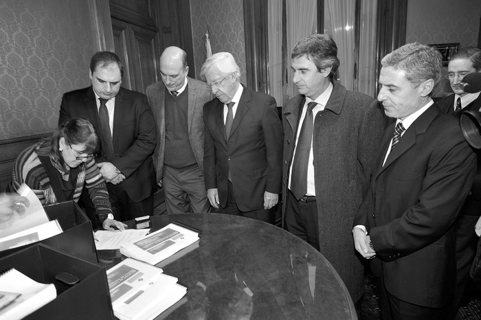 Pablo Ferreri, Danilo Astori, Álvaro García y Martín Dibarboure, durante la entrega de la Rendición
de Cuentas, el jueves en el Palacio Legislativo. Foto:Federico Gutiérrez