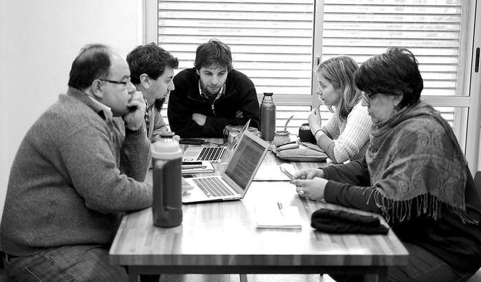 Docentes de la escuela técnica Santa Catalina, ayer, durante la ocupación. Foto: Pablo Vignali