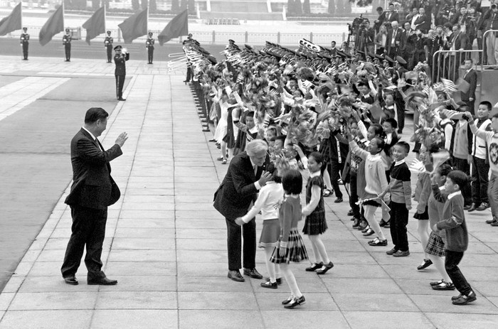Xi Jinping, presidente chino, y Tabaré Vázquez, ayer, en la Plaza de Tiananmen. Foto: Walter Paciello, Presidencia