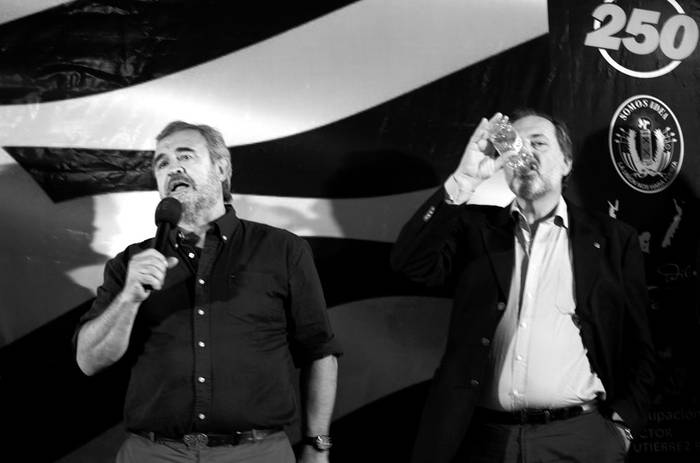 Jorge Larrañaga y Jorge Gandini, ayer, en el Club de Bochas Belvedere. Foto: Alessandro Maradei