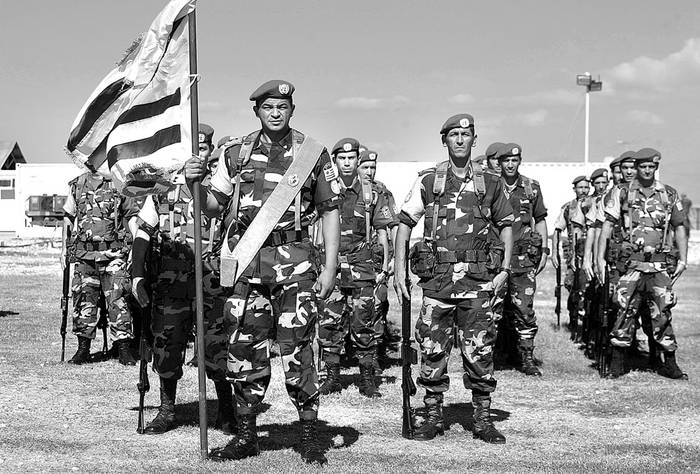 Soldados uruguayos, en Puerto Príncipe, Haití. Foto: Roberto Schmidt, AFP (archivo, enero de 2016)