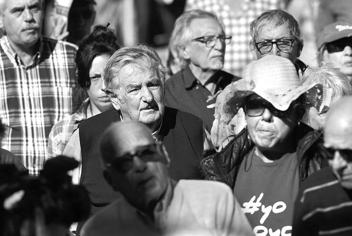 José Mujica (c), el lunes, en el acto del PIT-CNT. Foto: Pablo Vignali