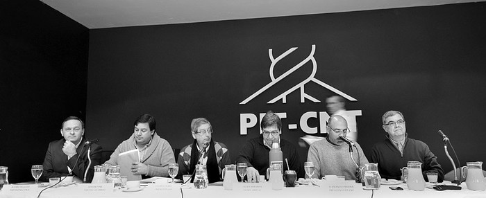 Álvaro Delgado, Adrián Peña, Eduardo Rubio, Javier Miranda, Marcelo Abdala y Milton Castellanos, ayer, en la sede del PIT-CNT. Foto: Federico Gutiérrez