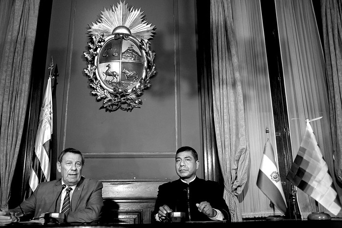 Los cancilleres Rodolfo Nin Novoa, de Uruguay, y Fernando Huanacuni, de Bolivia, en rueda de prensa, ayer, en el Palacio Santos. Foto: Pablo Vignali