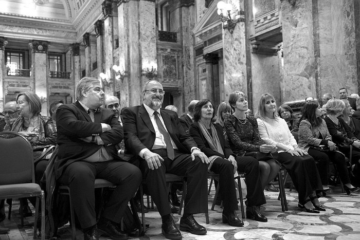 Wilder Tayler, Juan Faroppa, María Josefina Plá, Mariana Mota y Mariana Blengio, nuevos directores de la Institución Nacional de Derechos Humanos, ayer, en el Salón de los Pasos Perdidos. Foto: Andrés Cuenca