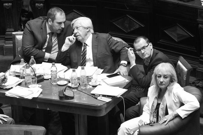 Pablo Ferreri, Danilo Astori, Guillermo Moncecchi y Carolina Cosse, ayer en la Cámara de Senadores. Foto: Federico Gutiérrez