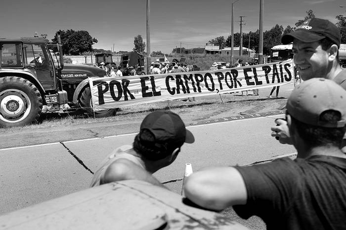 Protesta de productores agropecuarios en ruta 1 Km. 54. Foto: Pablo Vignali (archivo, enero de 2016)