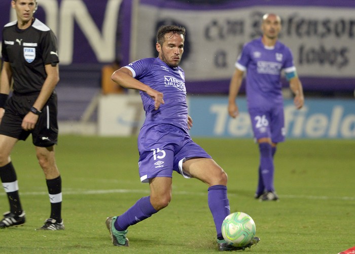 Álvaro González, de Defensor Sporting, el domingo, en el Franzini. · Foto: Andrés Cuenca