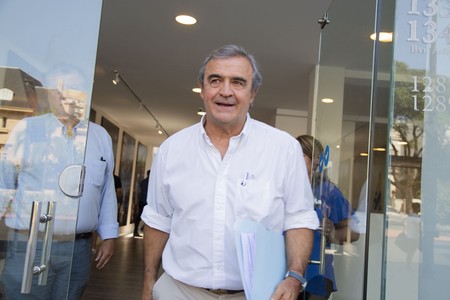 Jorge Larrañaga se retira, ayer, de la sede de Todos. · Foto: Ernesto Ryan Jorge Larrañaga se retira, ayer, de la sede de Todos. · Foto: Ernesto Ryan