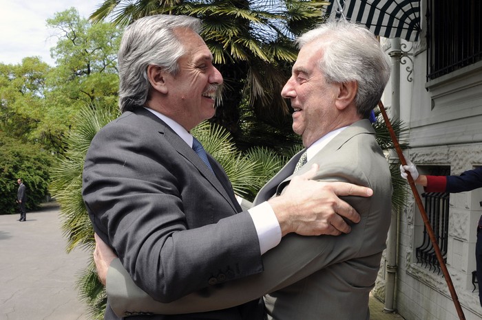 Alberto Fernández y Tabaré Vázquez en la residencia de Suárez. · Foto: Walter Paciello, Presidencia