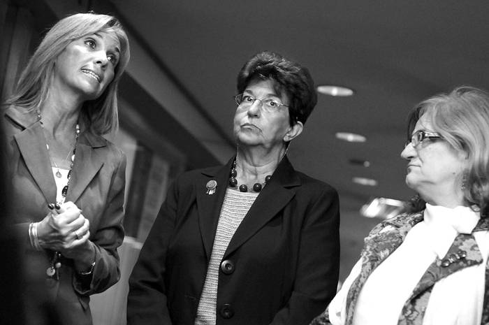 Beatriz Argimón, Margarita Percovich y Glenda Rondán, tras una reunión de legisladoras. (archivo, marzo de 2008) · Foto: Ricardo Antúnez