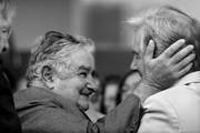 Danilo Astori, José Mujica y Tabaré Vázquez, ayer, en la plaza Independencia. 