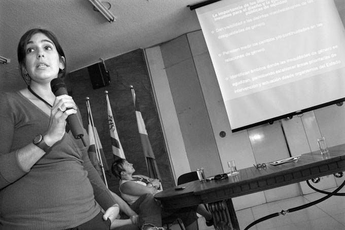 Lucía Scuro, responsable del Sistema de Información de Género, durante la presentación.  · Foto: Victoria Rodríguez