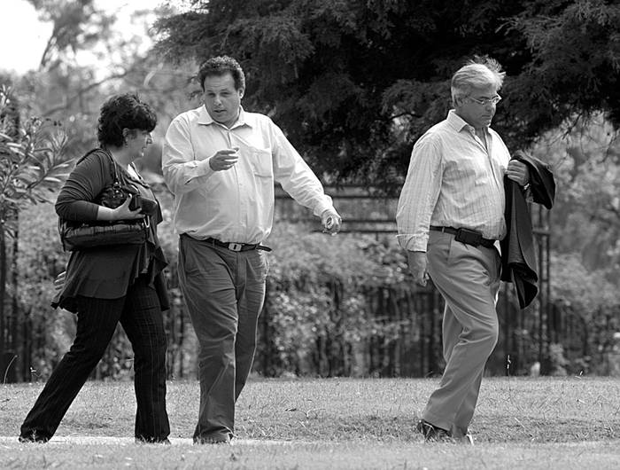 Ivonne Passada, Aníbal Pereyra y Gonzalo Mujica, ayer, tras la reunión que el presidente José Mujica mantuvo con la bancada de diputados oficialistas.  · Foto: Victoria Rodríguez