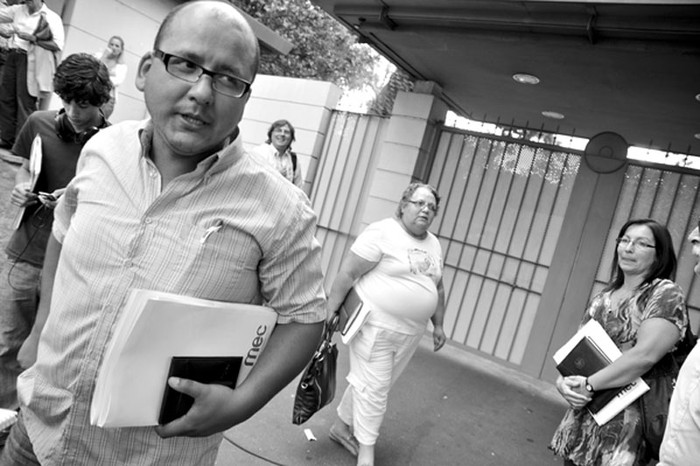 Los representantes de los sindicatos de la enseñanza tras el encuentro con el presidente Mujica en la residencia de Suárez. · Foto: Javier Calvelo