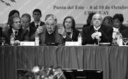 Luis Almagro, José Mujica y Eleuterio Fernández, ayer, en el acto inaugural de la X Conferencia de Ministros de Defensa de las Américas.