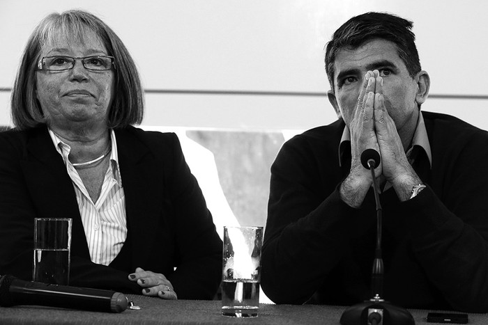 Mónica Xavier, presidenta del Frente Amplio, y Raúl Sendic, candidato a la vicepresidencia de la República de la coalición, ayer en La Huella de Seregni. / Foto: Sandro Pereyra