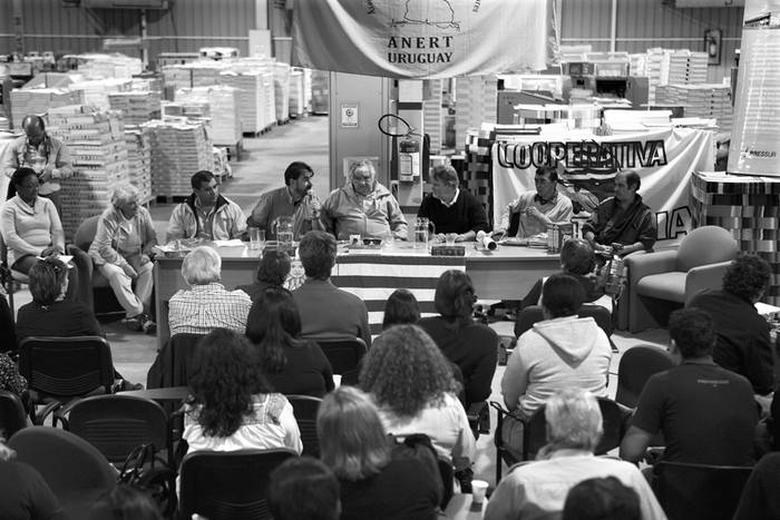 Asamblea Nacional de Empresas Recuperadas por Trabajadores (ANERT), con la presencia del presidente de la República, José Mujica, el sábado en la planta de la imprenta Pressur, en la Zona Franca de Nueva Helvecia. · Foto: Pedro Rincón