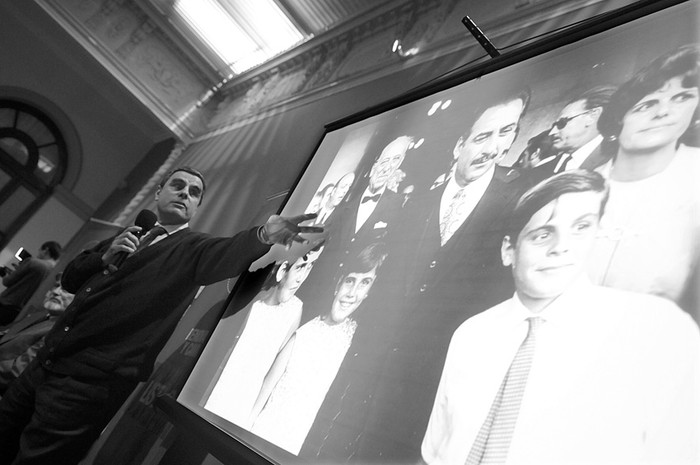 Jorge Sapelli, durante su intervención en el homenaje realizado a su padre en la casa del Partido Colorado. · Foto: Nicolás Celaya