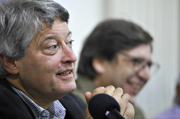 Rafael Michelini y Javier Miranda, anoche, en la Huella de Seregni. Foto: Federico Gutiérrez