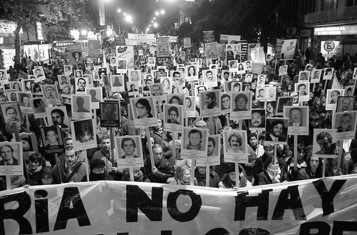 Marcha del Silencio, el lunes en la avenida 18 de Julio.  · Foto: Nicolás Celaya