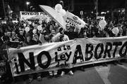 Marcha en contra de la despenalización del aborto, ayer, por la avenida 18 de Julio. 