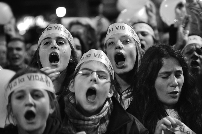 Participantes de la marcha, ayer, en plaza Cagancha. · Foto: Nicolás Celaya