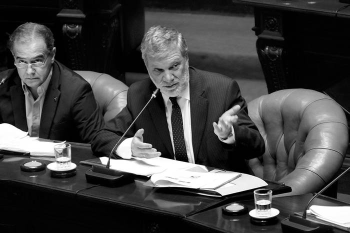 Roberto Kreimerman, ayer, en la Comisión Permanente del Parlamento. Foto: Sandro Pereyra