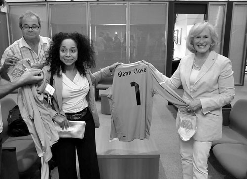Gustavo Torena, la embajadora de Estados Unidos, Julissa Reynoso, y la actriz Glenn Close, ayer, en la Torre Ejecutiva.
Foto: Embajada de Estados Unidos, s/d de autor
