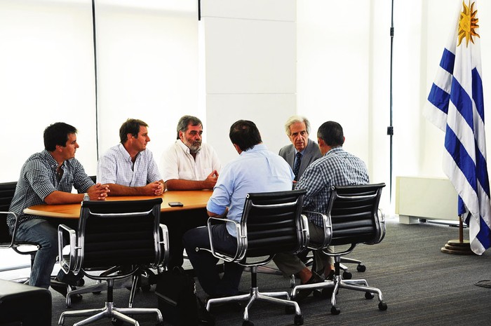 Reunión de Tabaré Vázquez con productores rurales autoconvocados, ayer, en la Torre Ejecutiva. Foto: Walter Paciello, Presidencia